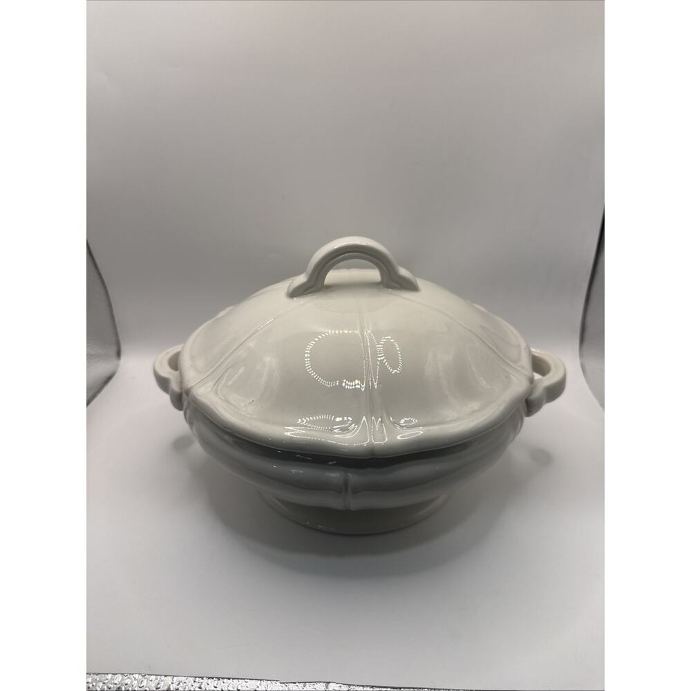 Vintage Redcliffe Ironstone Heirloom Serving Dish Vegetable Bowl w/Lid Ivory
